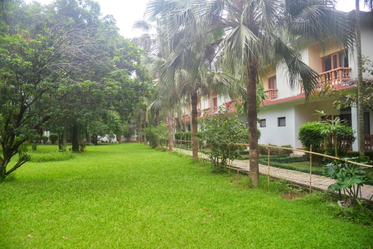Chitwan Paradise Hotel Sauraha Bagian luar foto