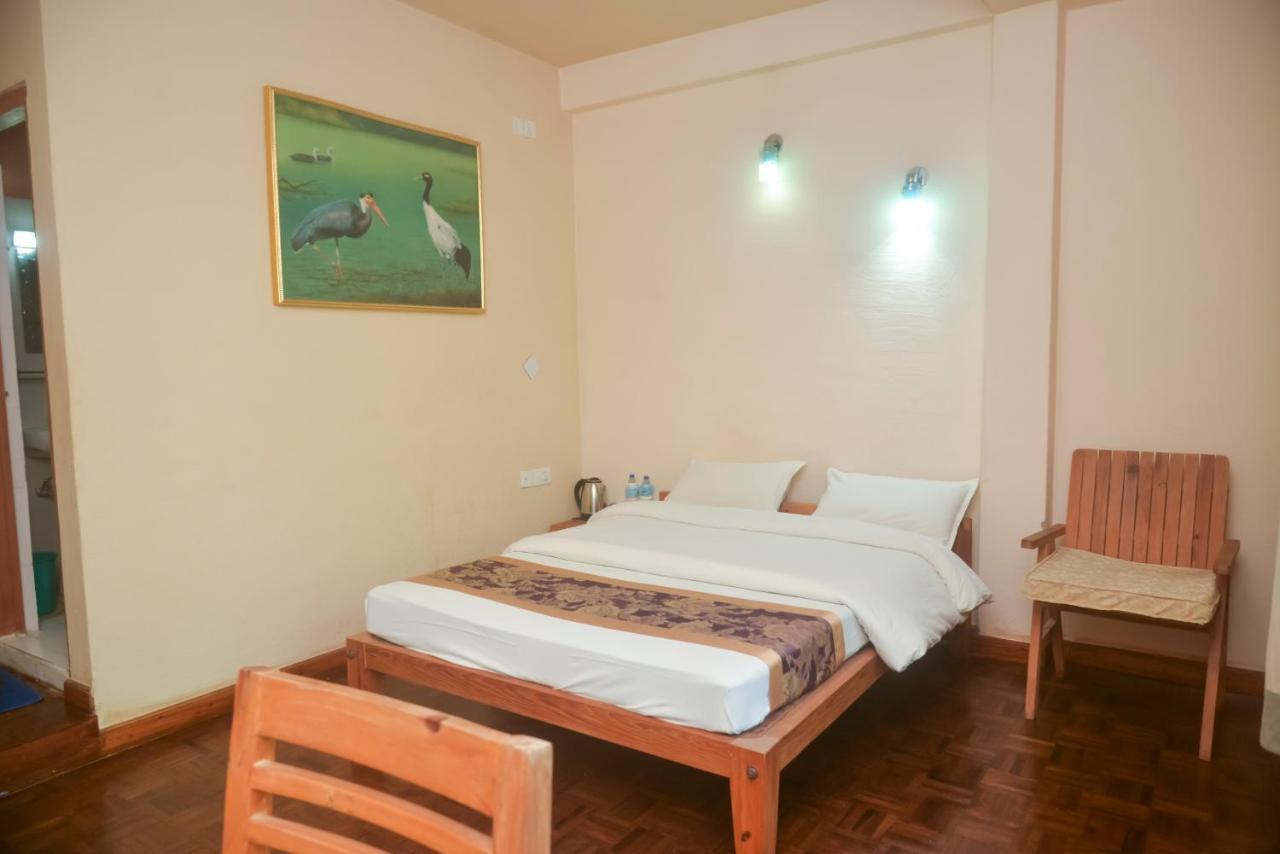 Chitwan Paradise Hotel Sauraha Bagian luar foto