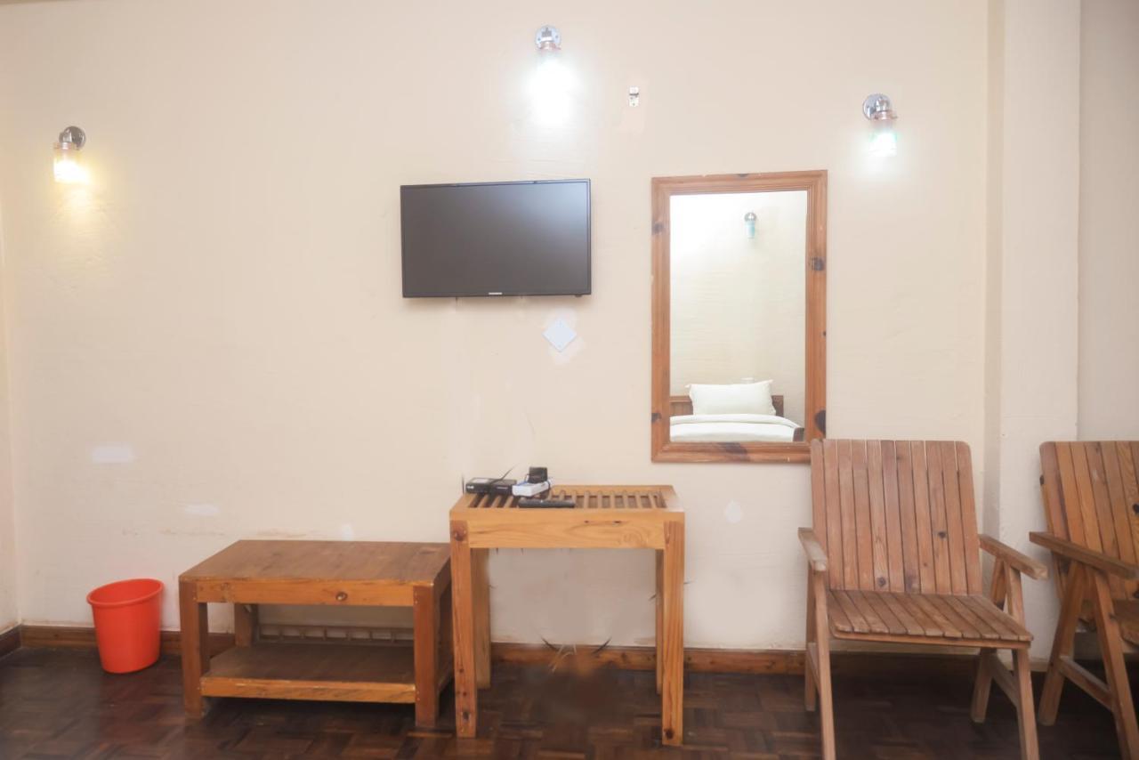 Chitwan Paradise Hotel Sauraha Bagian luar foto