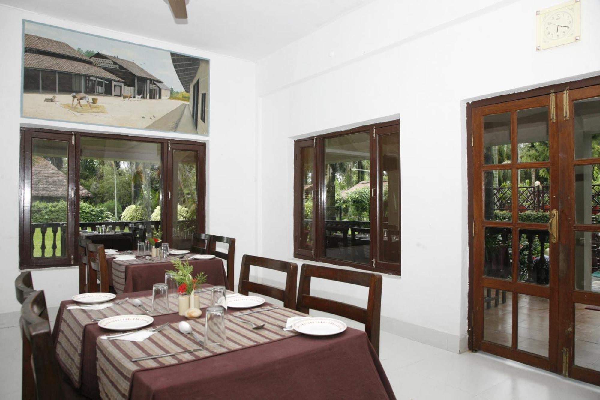 Chitwan Paradise Hotel Sauraha Bagian luar foto