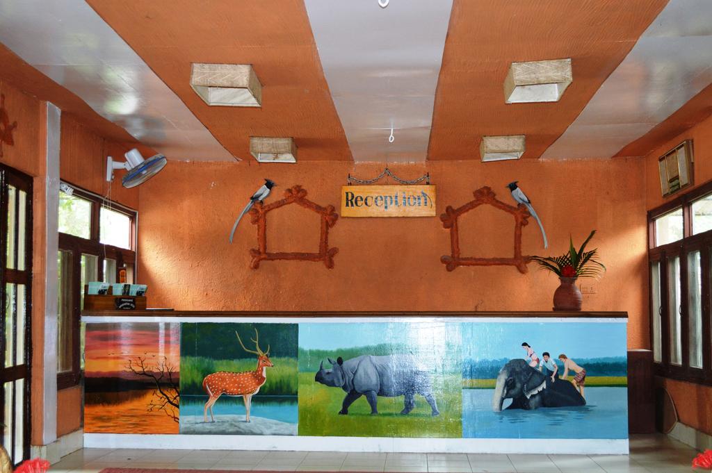 Chitwan Paradise Hotel Sauraha Bagian luar foto