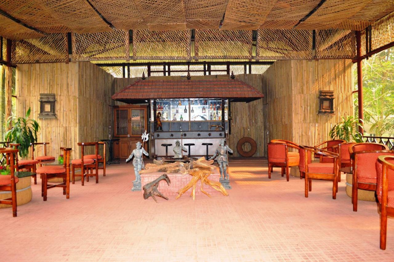 Chitwan Paradise Hotel Sauraha Bagian luar foto