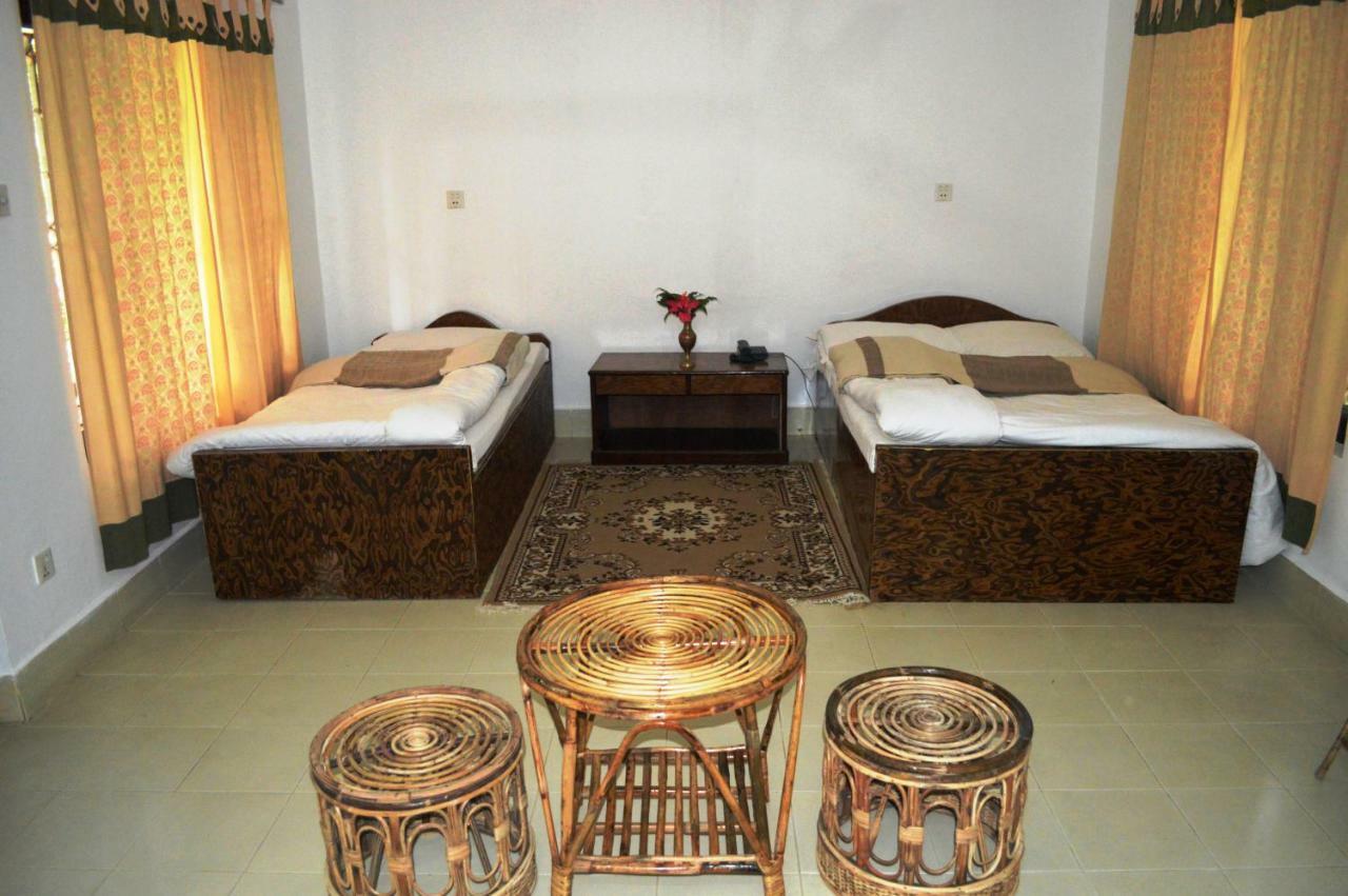 Chitwan Paradise Hotel Sauraha Bagian luar foto
