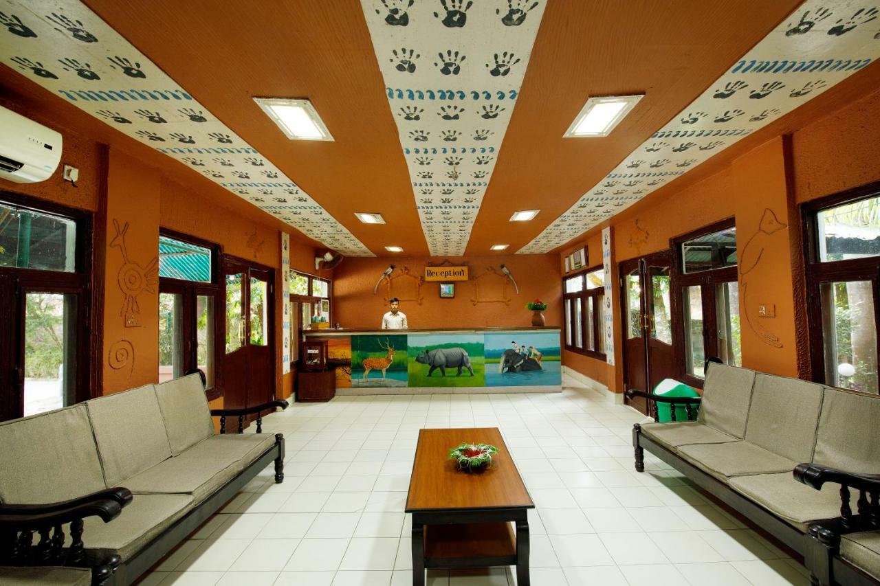 Chitwan Paradise Hotel Sauraha Bagian luar foto