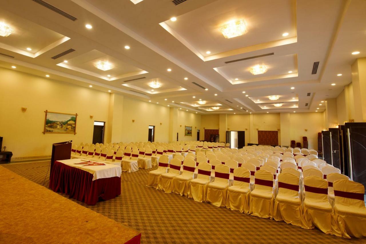 Chitwan Paradise Hotel Sauraha Bagian luar foto